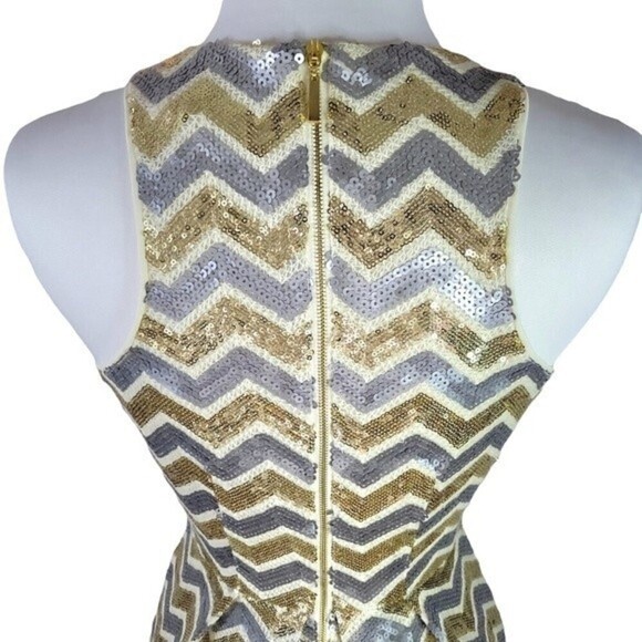 Chelsea & Violet Junior's Gold and Silver Sequin Homecoming Dress Size XS NWT - Picture 8 of 12